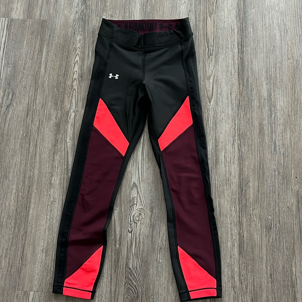 UNDER ARMOUR CROPPED LEGGINGS XS TIGHT FIT